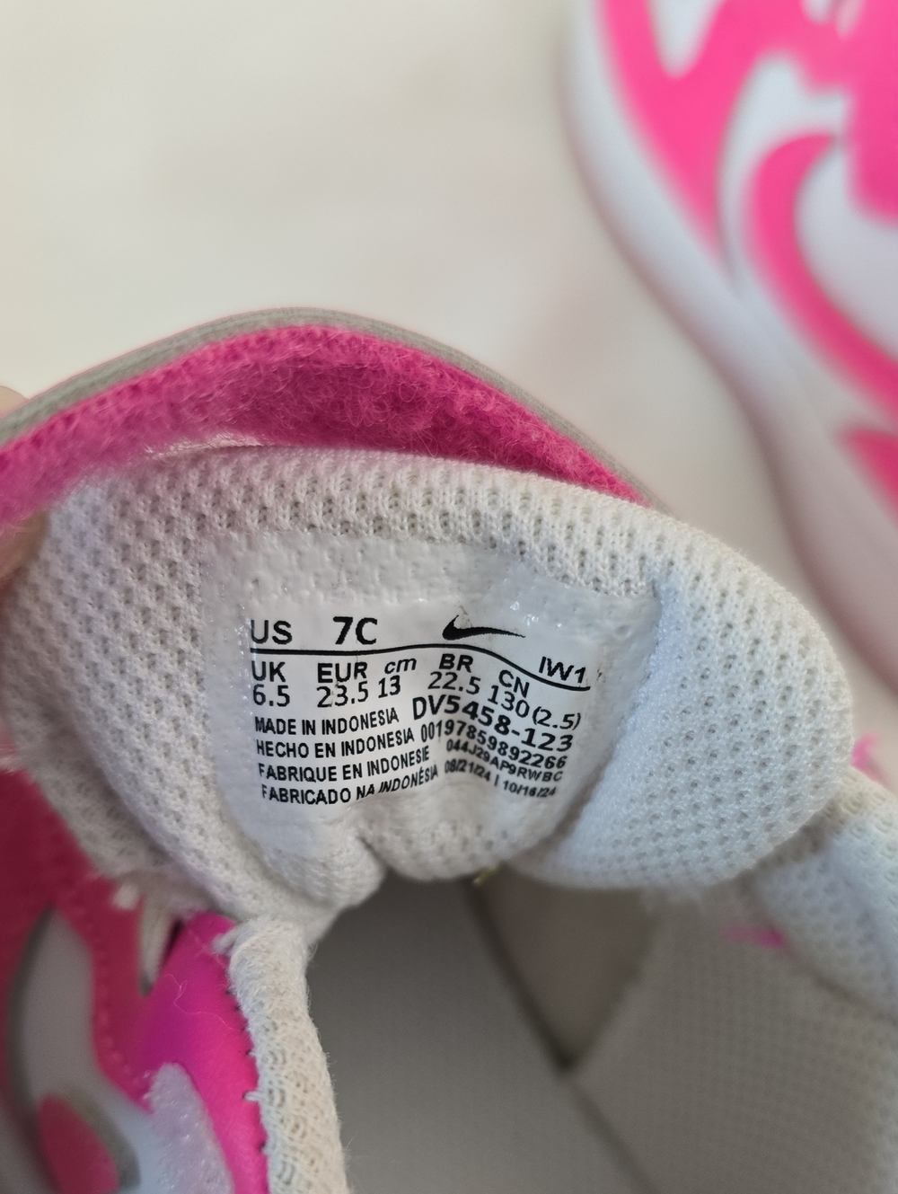 Nike Girl Shoes Size: 7C - Picture 13 of 17